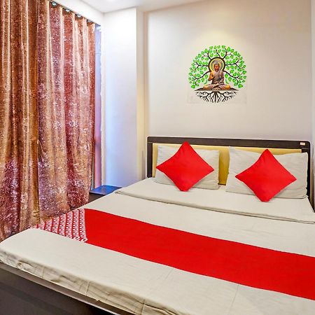 Hotel O Lotus Hotel Szúrat Kültér fotó