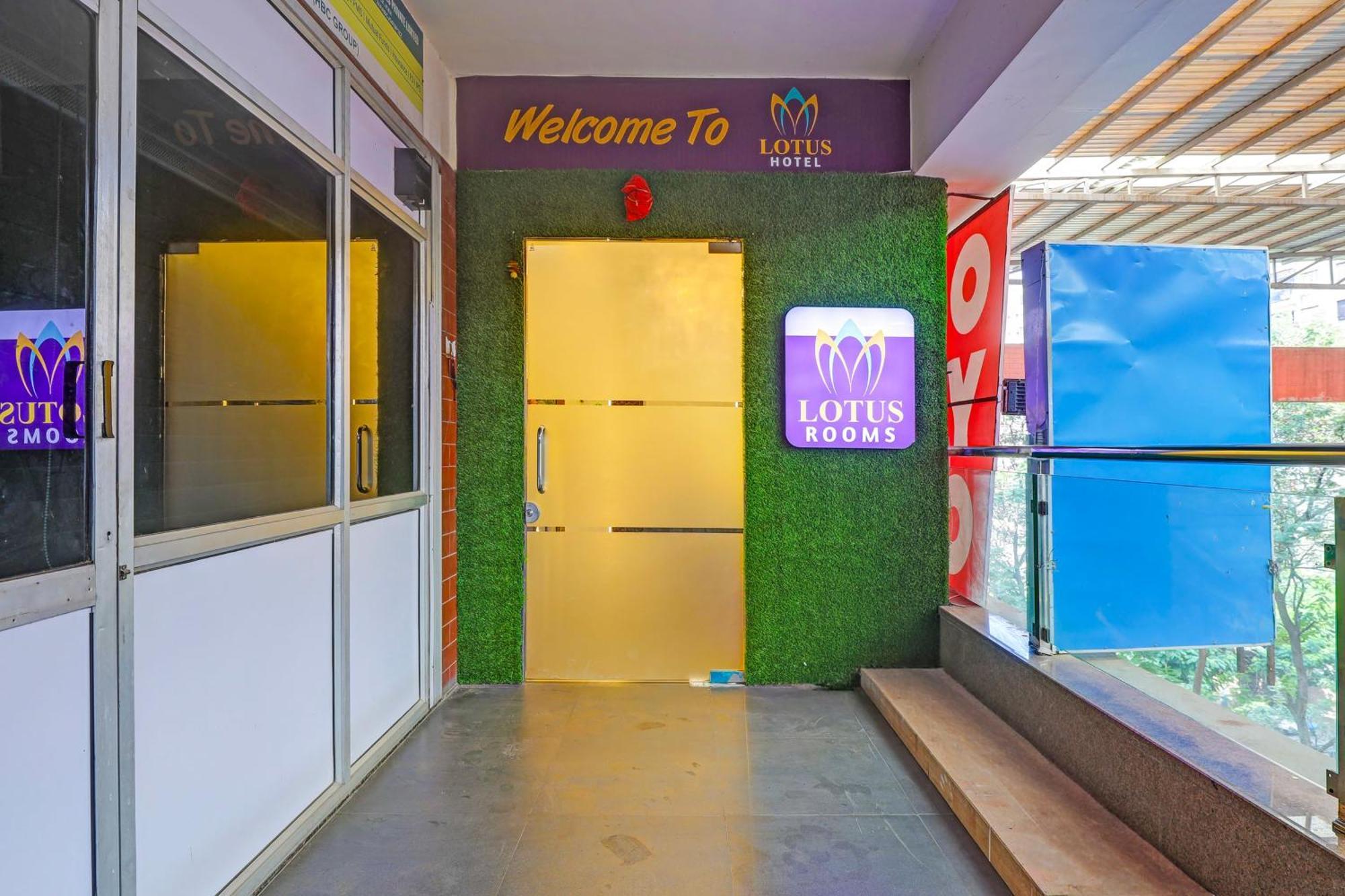 Hotel O Lotus Hotel Szúrat Kültér fotó